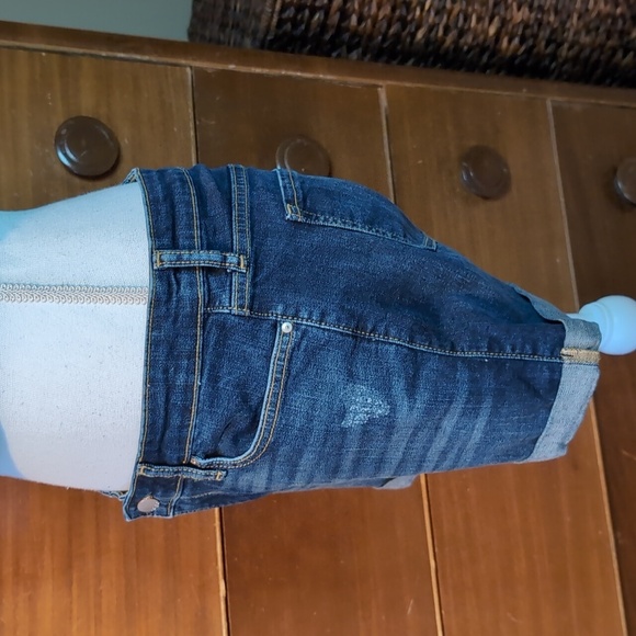 GAP 5” Mid Rise Sexy Boyfriend Denim Light Distressed Cuffed Shorts - Picture 3 of 11